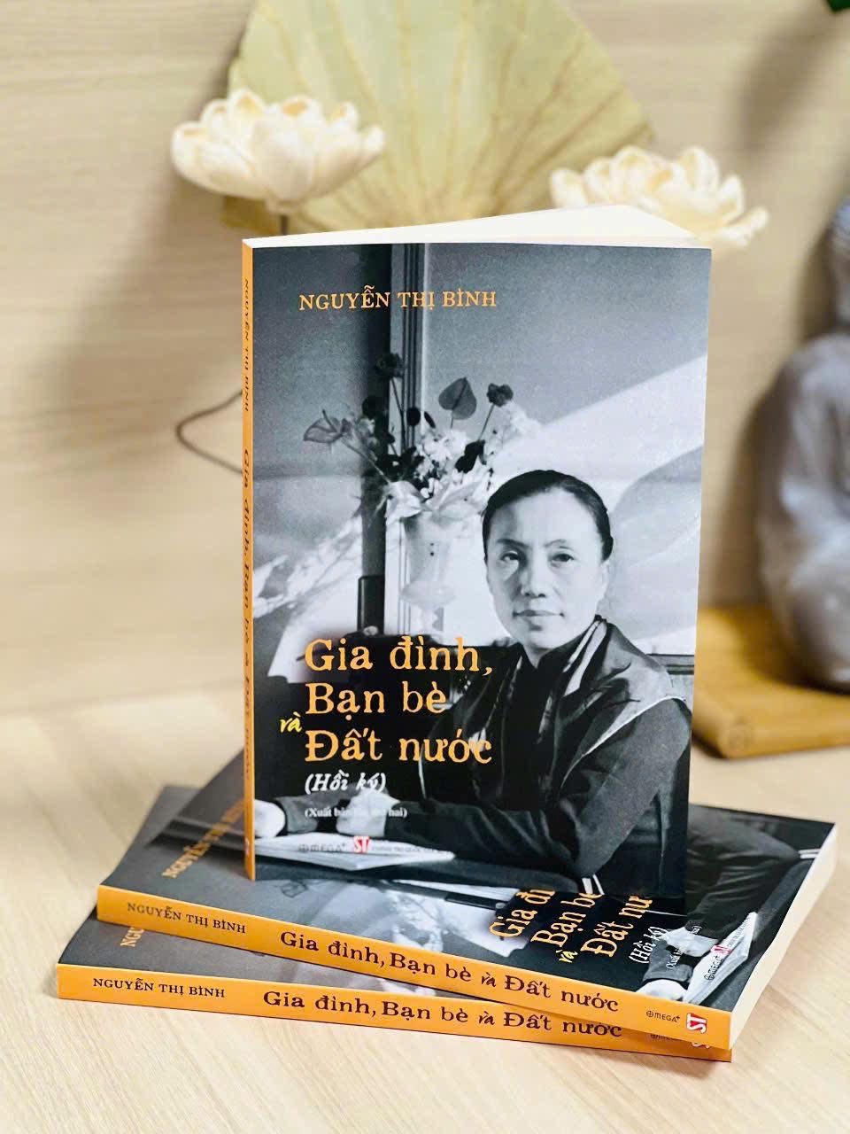 Gia đình, Bạn bè và Đất nước